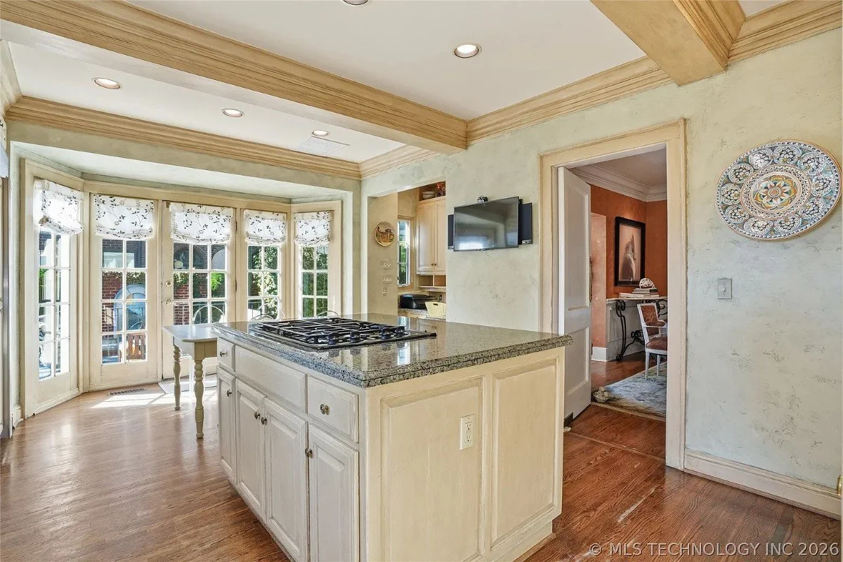 1924 Georgian Revival house Tulsa Oklahoma - 25 - kitchen.webp