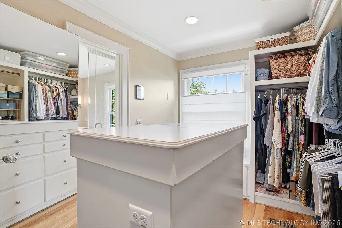 1924 Georgian Revival house Tulsa Oklahoma - 43 - wardrobe.webp