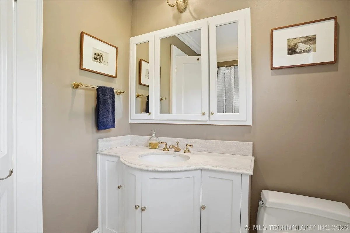 1924 Georgian Revival house Tulsa Oklahoma - 47 - bathroom.webp