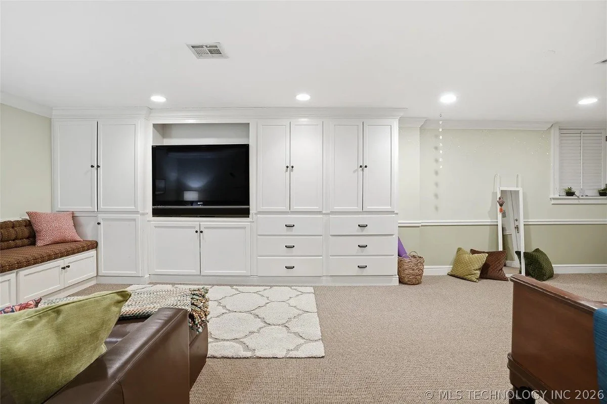 1924 Georgian Revival house Tulsa Oklahoma - 61 - gaming room.webp