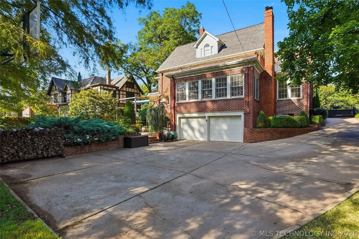1924 Georgian Revival house Tulsa Oklahoma - 79 - garage.webp