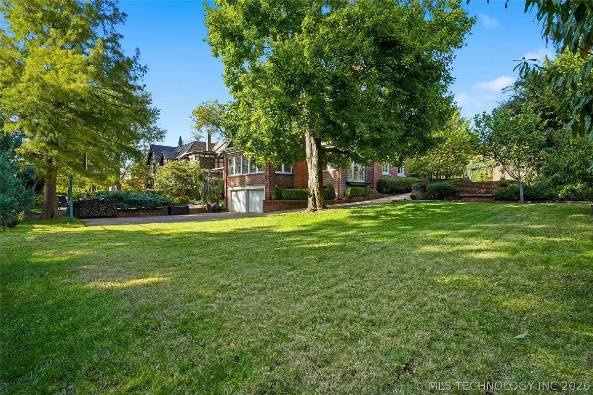 1924 Georgian Revival house Tulsa Oklahoma - 81 - garden.webp
