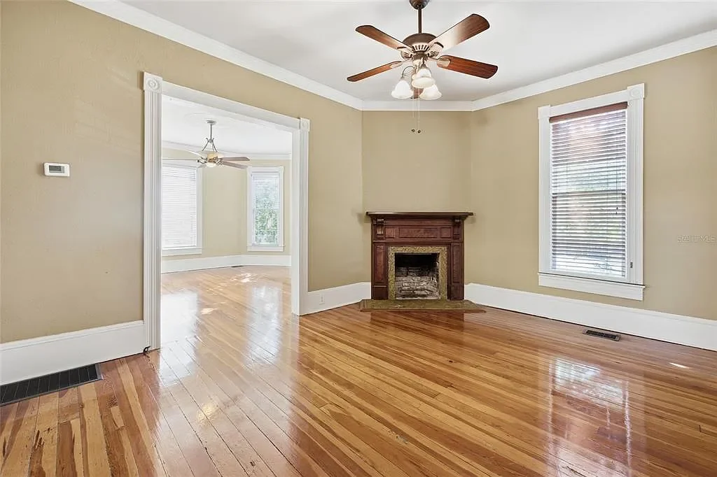 1918 Victorian house Ocala Florida - 18 - sunroom.webp