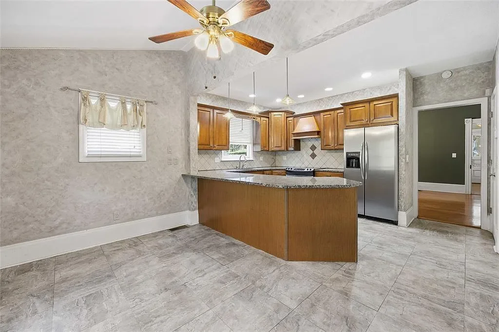 1918 Victorian house Ocala Florida - 23 - kitchen.webp