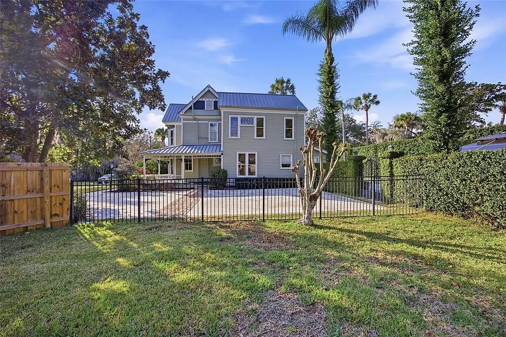 1918 Victorian house Ocala Florida - 49 - garden.webp