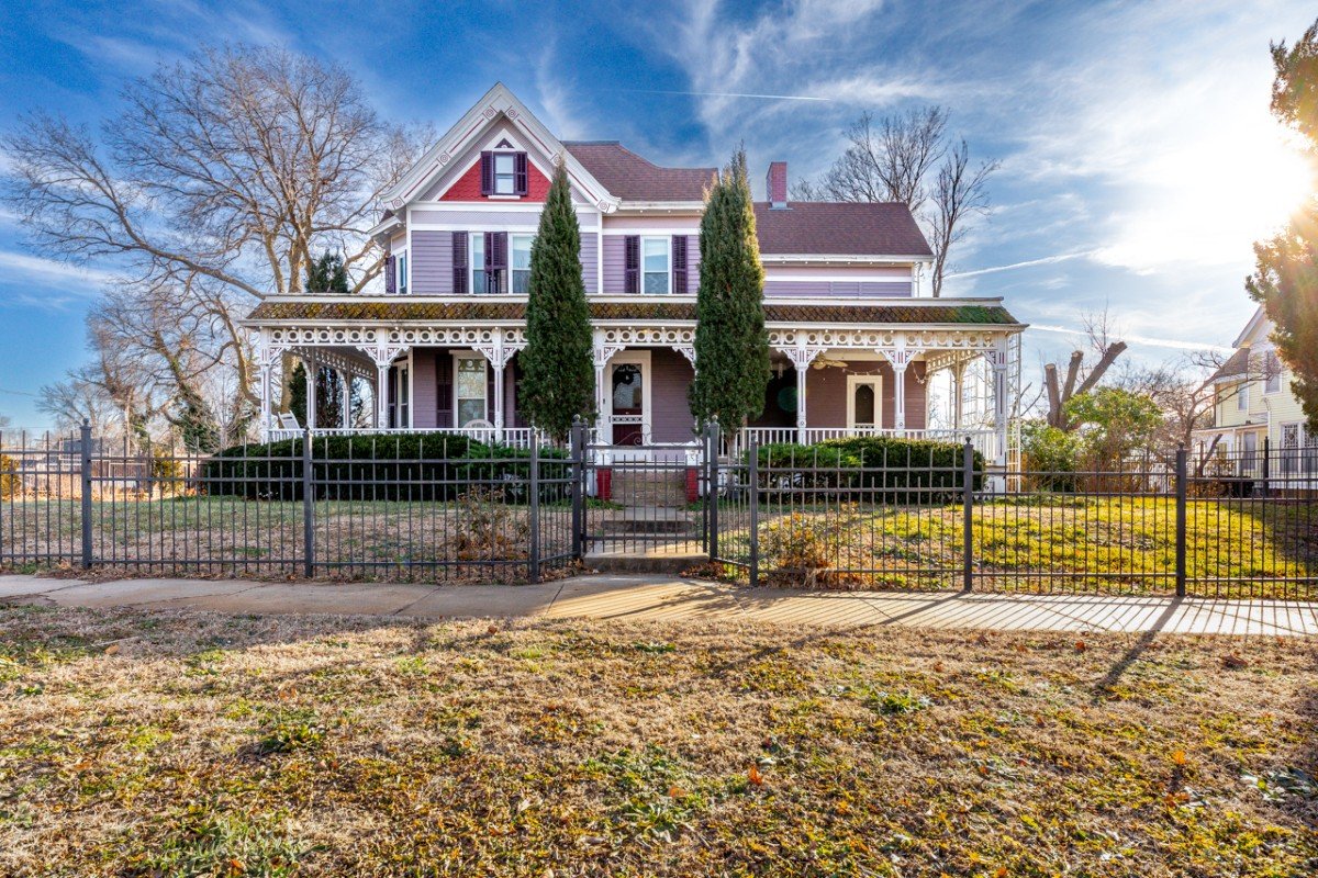 1882 Victorian house in Minneapolis, Kansas - $350k