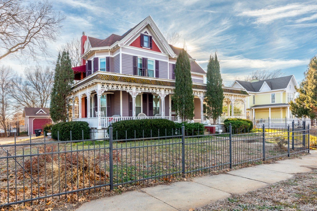 1882 Victorian house Minneapolis Kansa (4).jpg