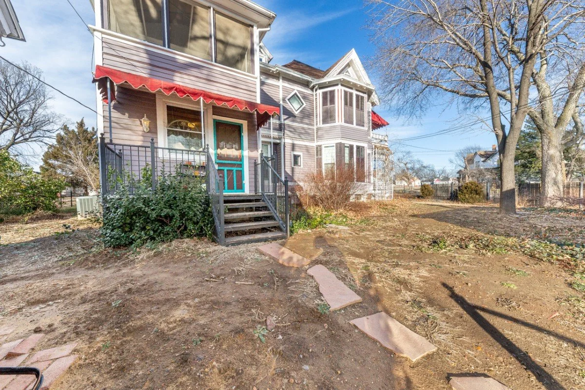 1882 Victorian house Minneapolis Kansa (10).jpg