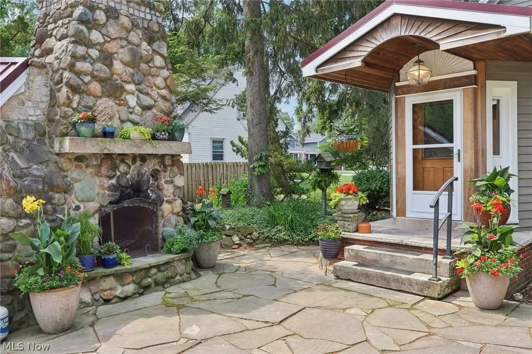 1903 Historic house Avon Ohio - 4 - backyard.webp