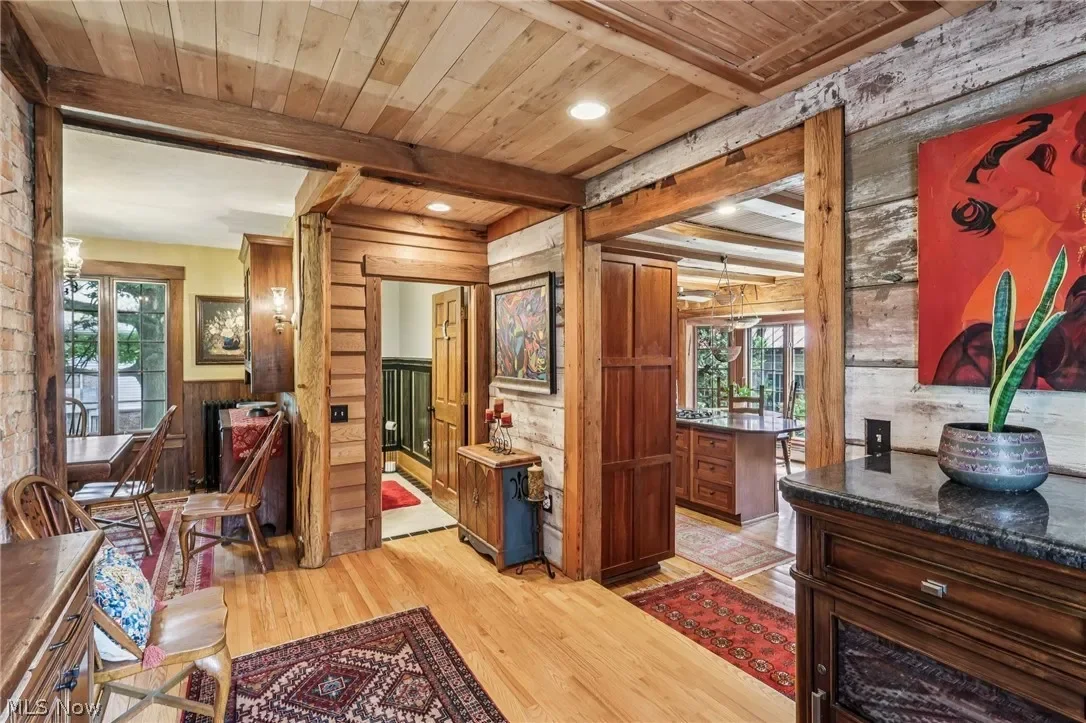 1903 Historic house Avon Ohio - 20 - room.webp