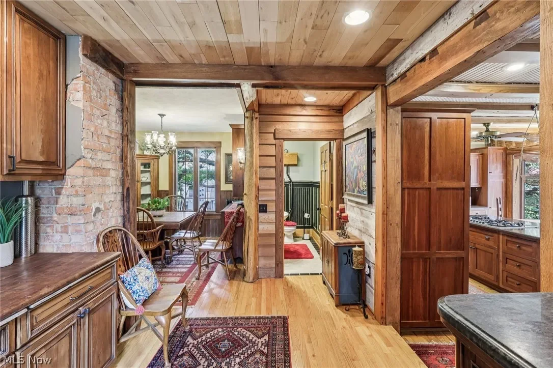 1903 Historic house Avon Ohio - 21 - room.webp