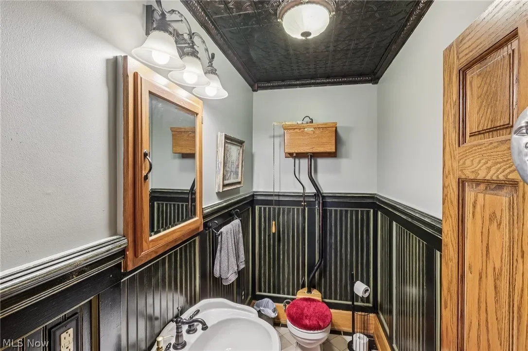 1903 Historic house Avon Ohio - 22 - bathroom.webp