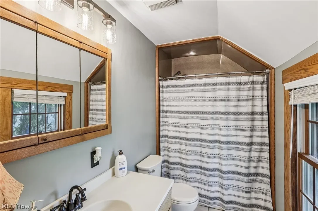 1903 Historic house Avon Ohio - 27 - bathroom.webp