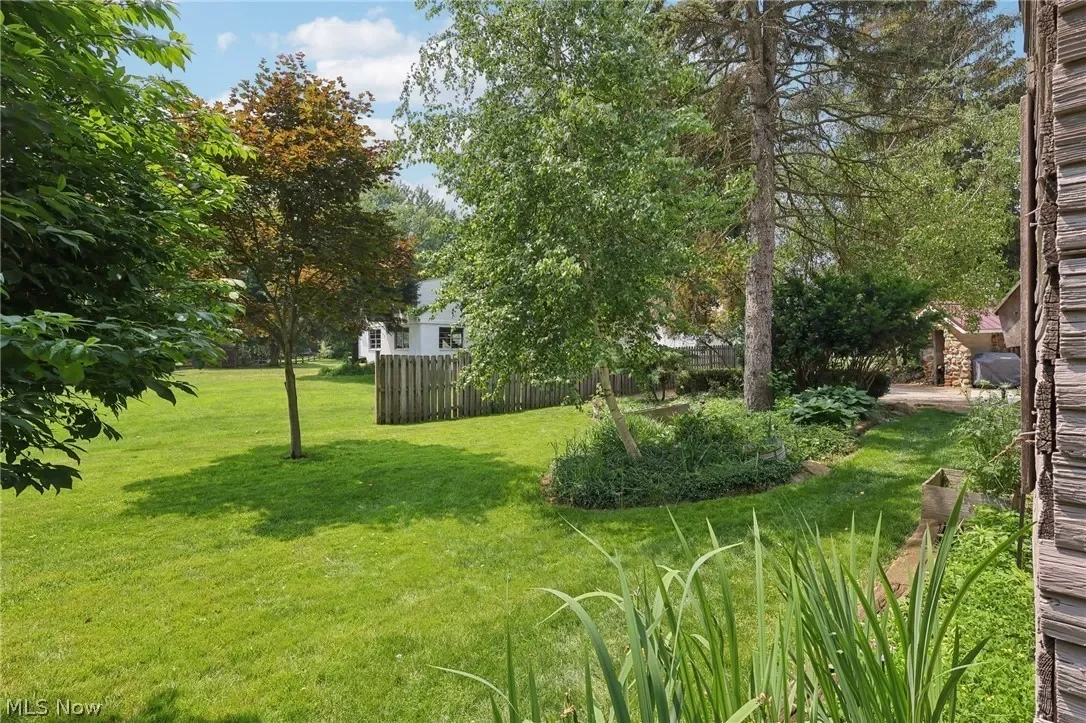 1903 Historic house Avon Ohio - 33 - garden.webp