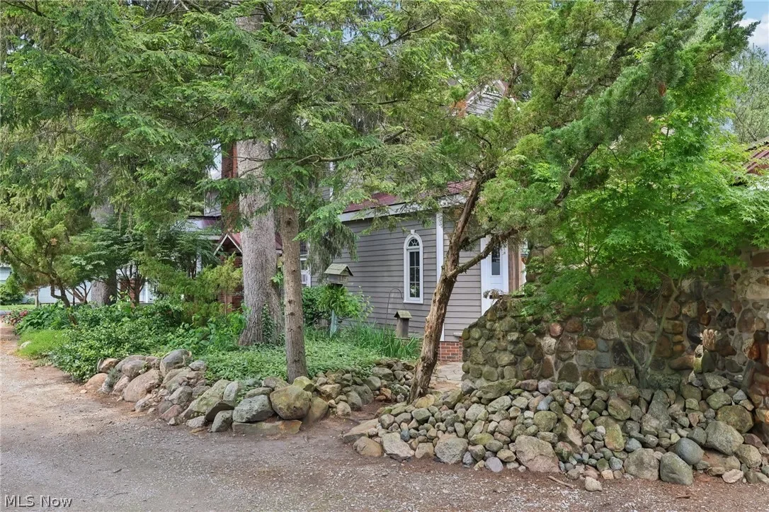 1903 Historic house Avon Ohio - 38 - garden.webp