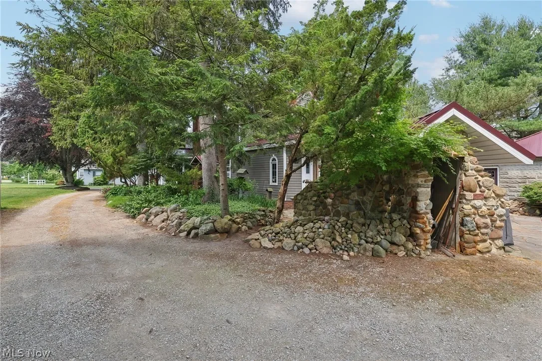 1903 Historic house Avon Ohio - 39 - garden.webp