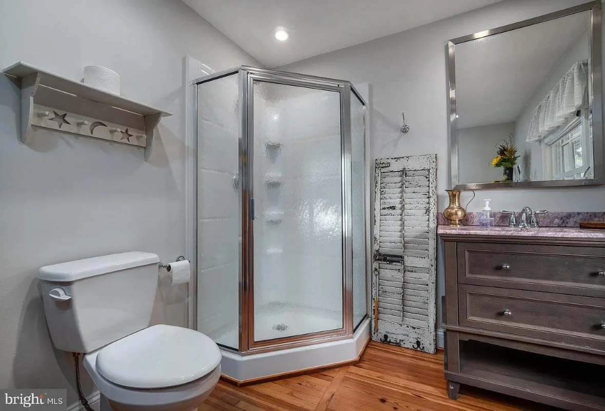 833 Stone Farmhouse West Chester Pennsylvania - 36 - bathroom.webp