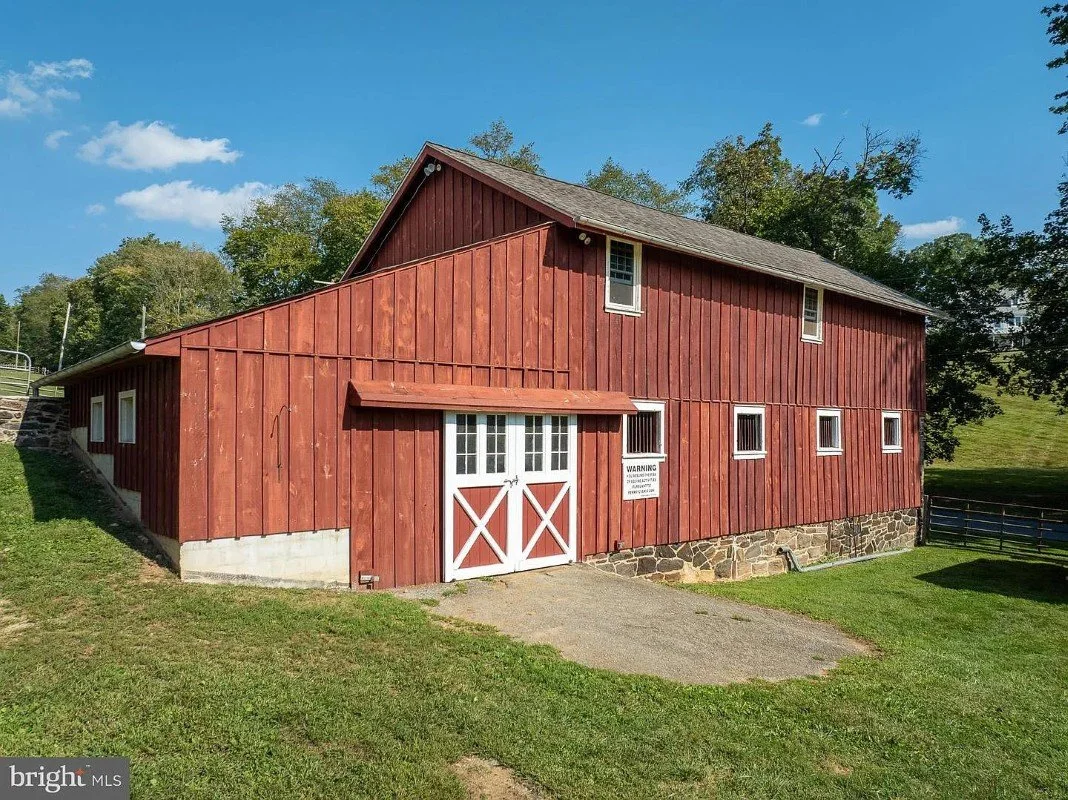 833 Stone Farmhouse West Chester Pennsylvania - 38 - barn.webp