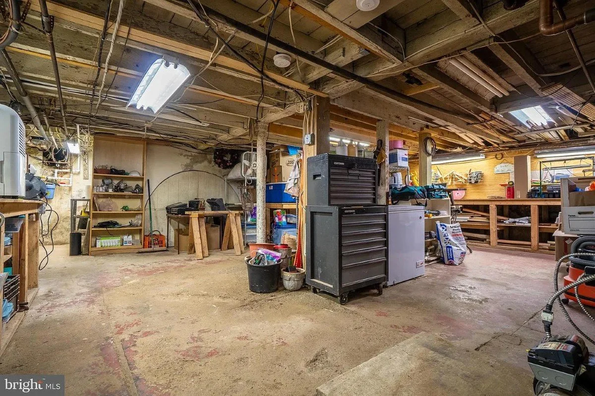 833 Stone Farmhouse West Chester Pennsylvania - 39 - garage.webp