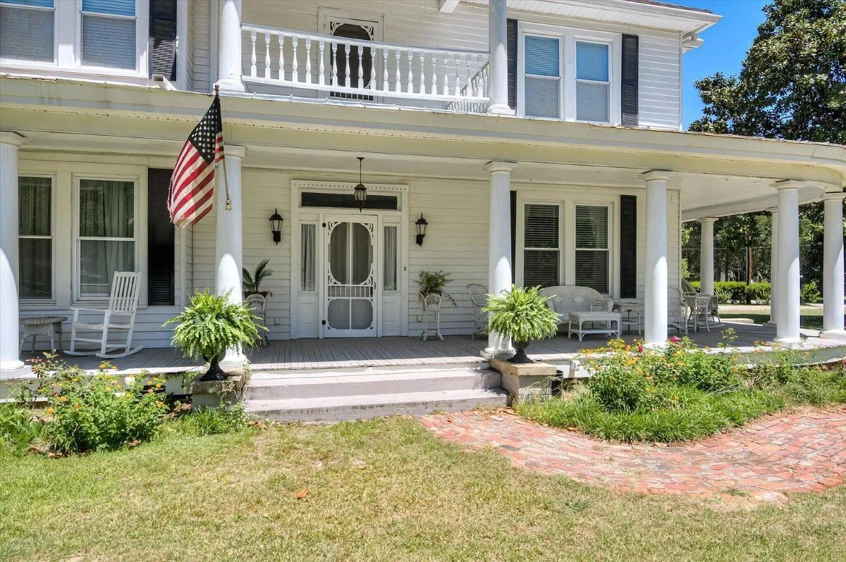 1900 Colonial Revival house Aiken South Carolina - 4 - front porch.webp