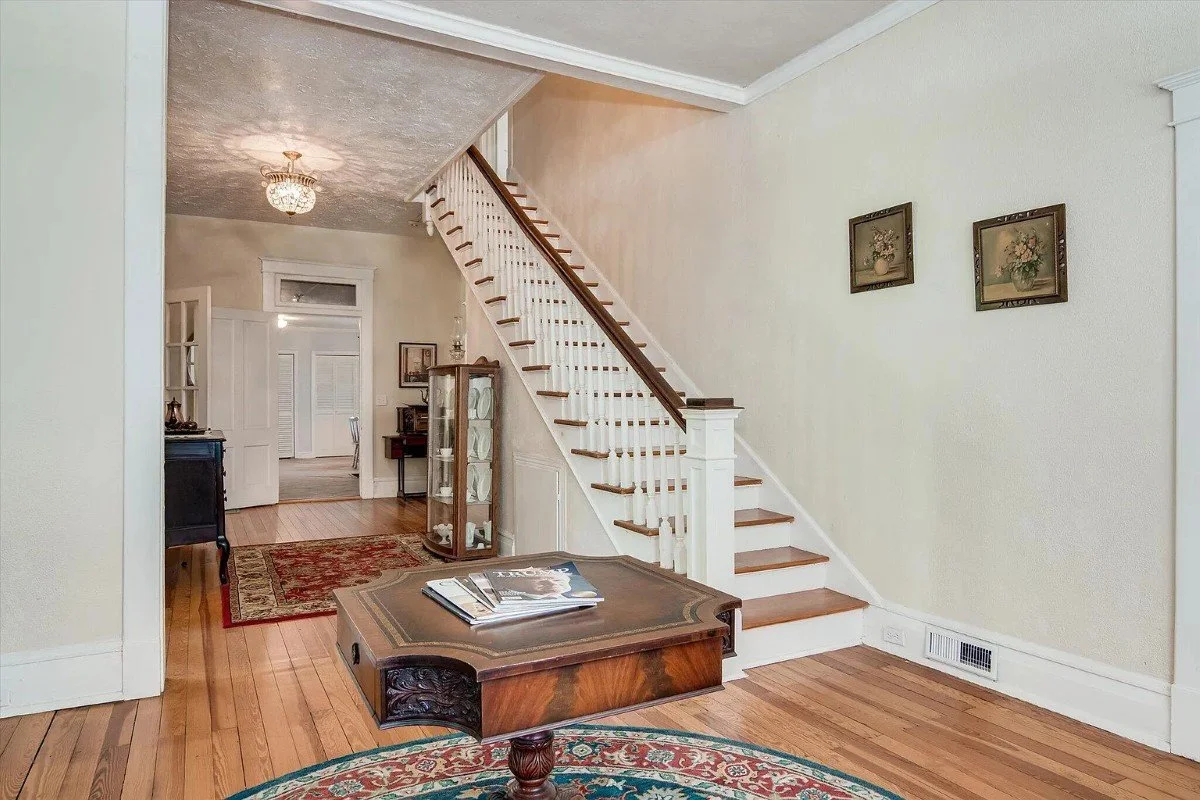 1900 Colonial Revival house Aiken South Carolina - 5 - foyer.webp