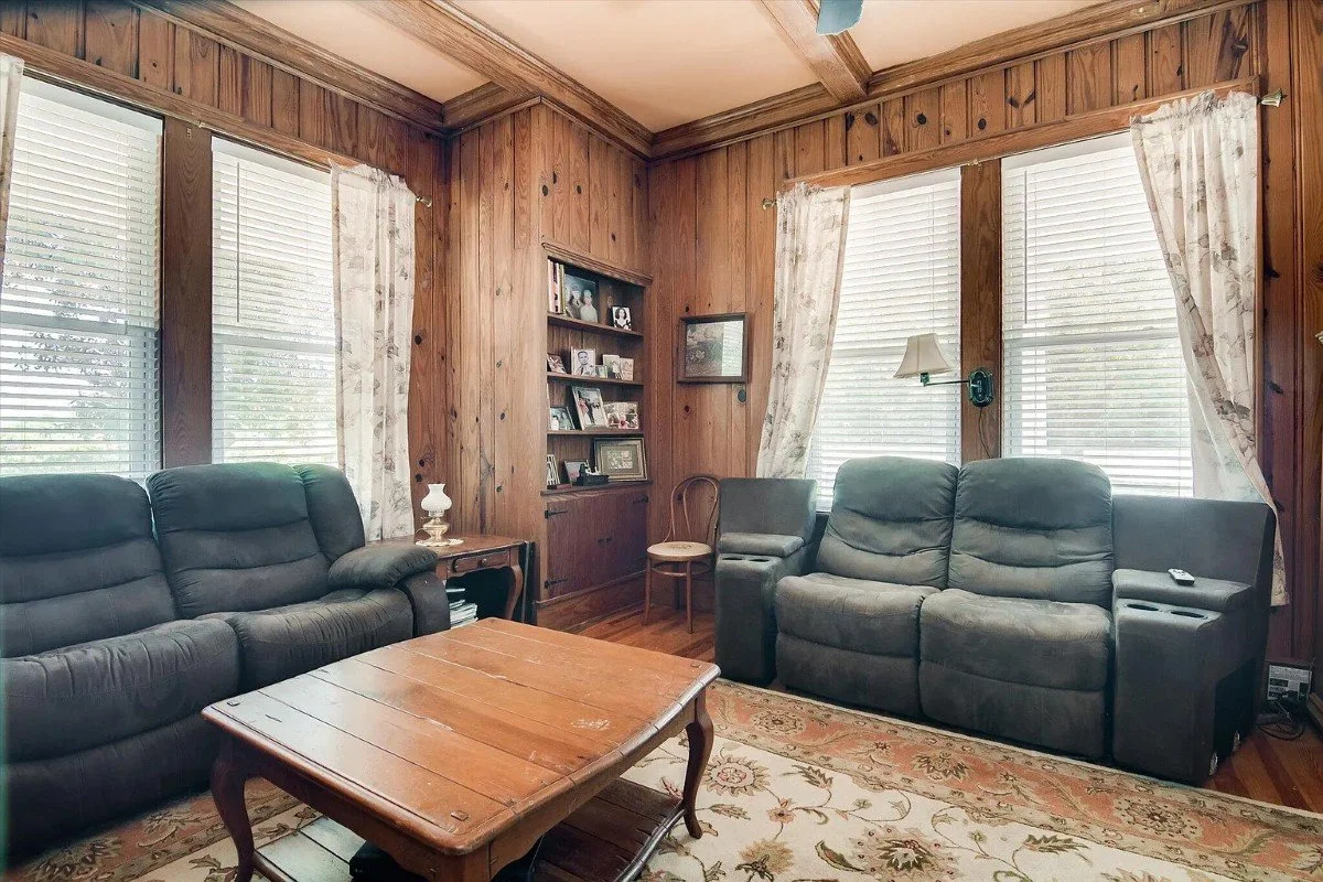 1900 Colonial Revival house Aiken South Carolina - 10 - family room.webp