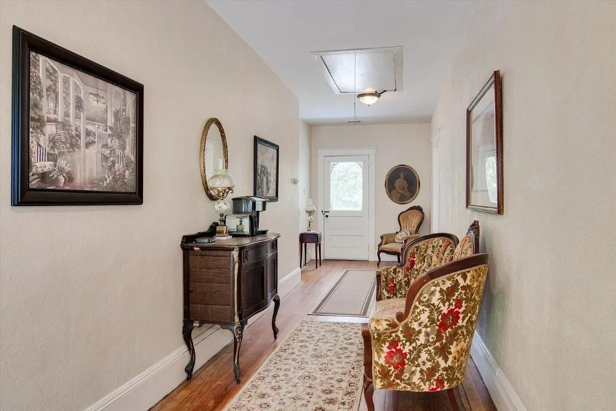 1900 Colonial Revival house Aiken South Carolina - 28 - hallway.webp