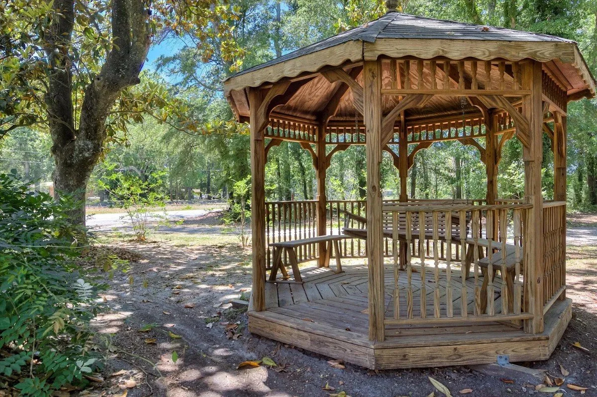 1900 Colonial Revival house Aiken South Carolina - 42 - gazebo.webp