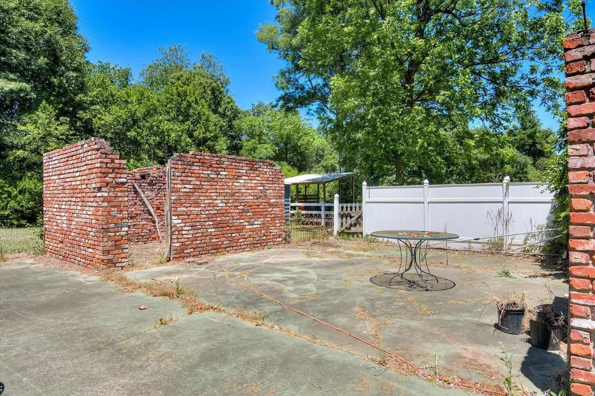 1900 Colonial Revival house Aiken South Carolina - 50 - backyard.webp