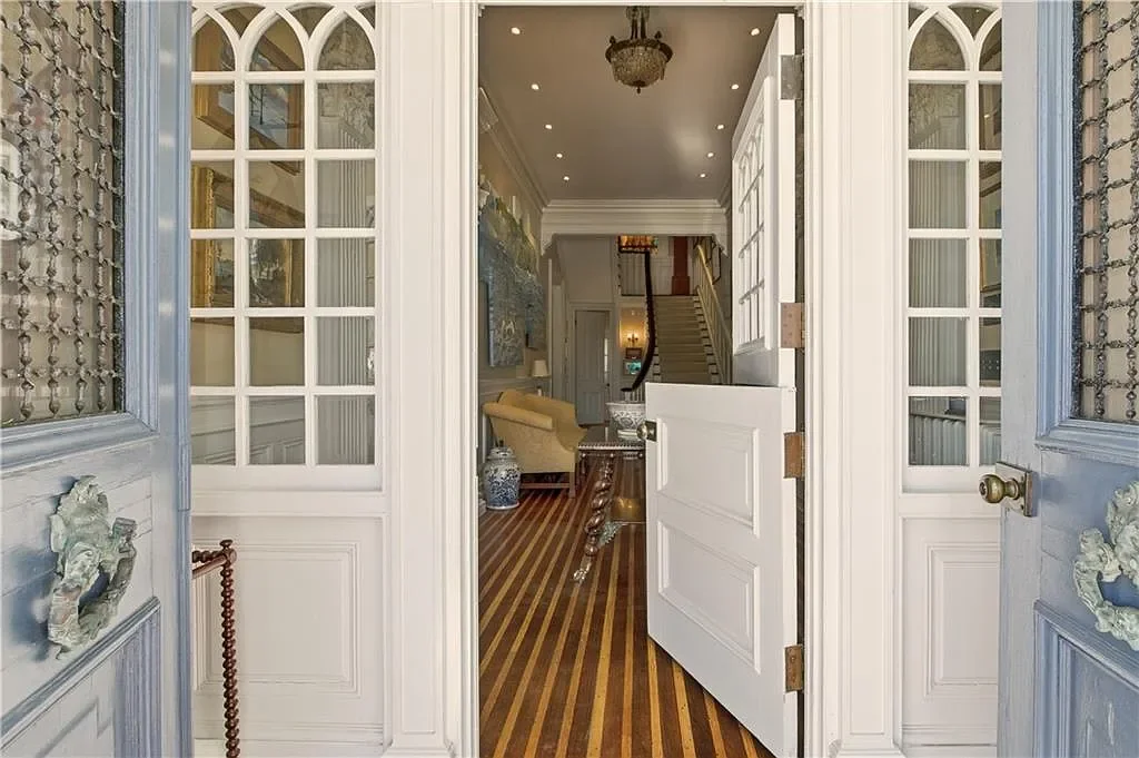 Restmere 1857 Italianate house Middletown Rhode Island - 5 - entrance.webp