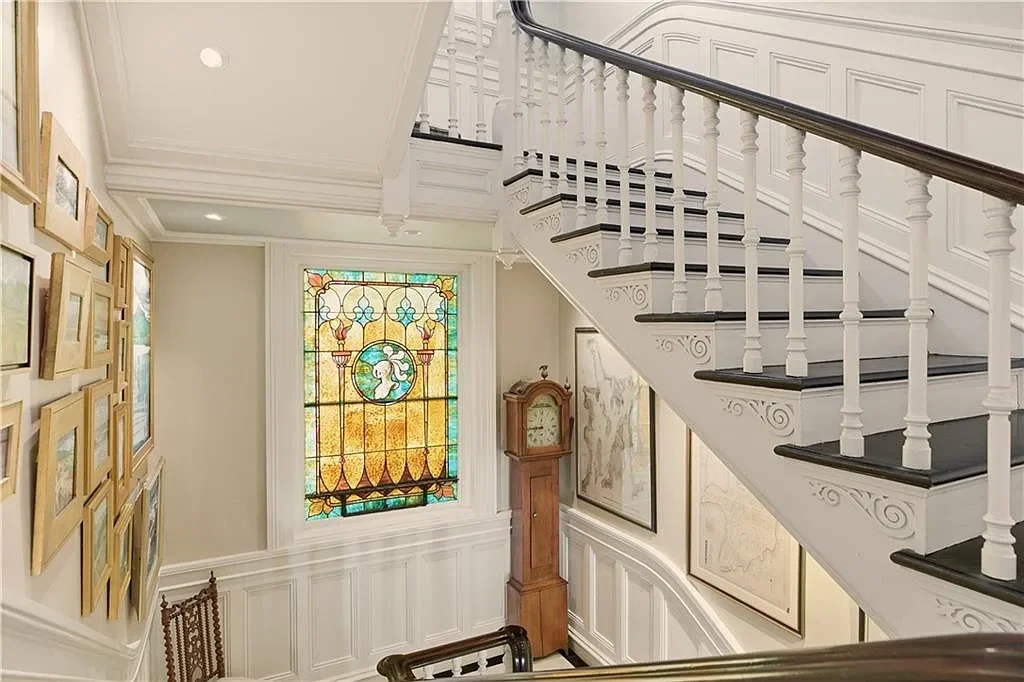 Restmere 1857 Italianate house Middletown Rhode Island - 18 - stained glass.webp