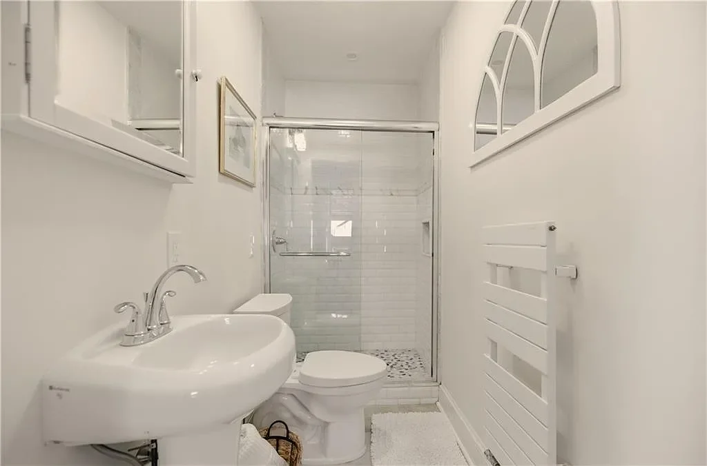 Restmere 1857 Italianate house Middletown Rhode Island - 41 - bathroom.webp