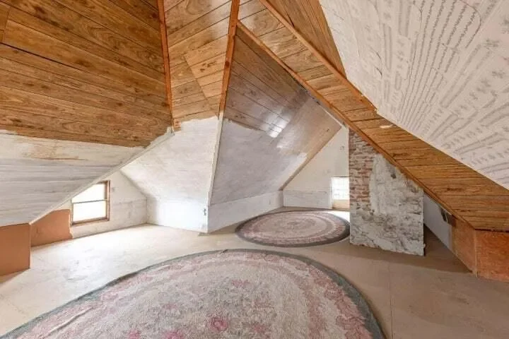 Elliot House 1908 Queen Anne Prineville Oregon - 25 - top floor.webp