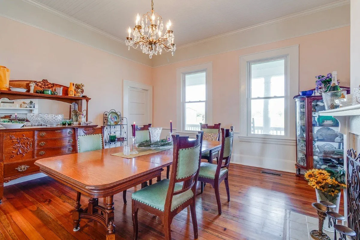 1920 Colonial house Bishopville South Carolina - 11 - dining room.webp