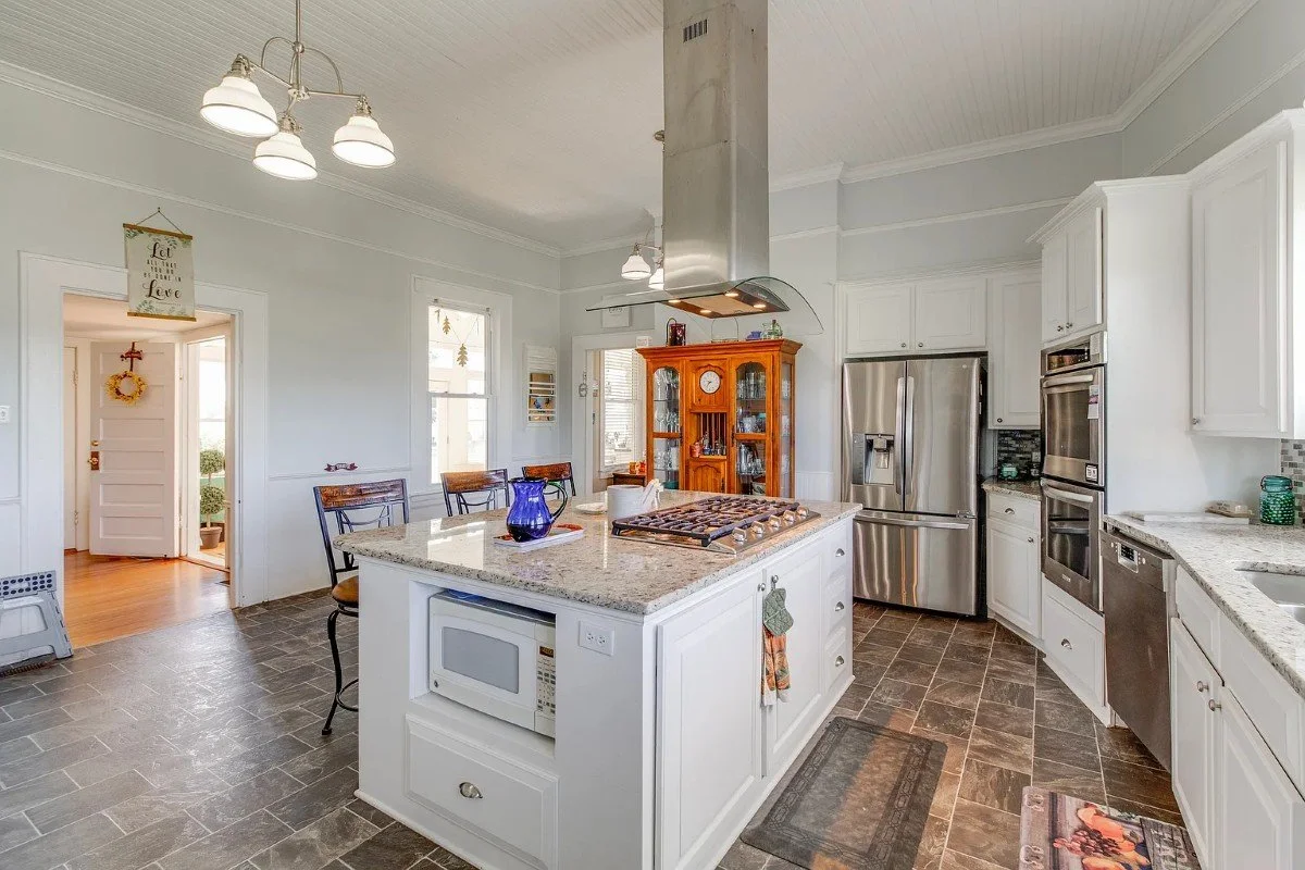 1920 Colonial house Bishopville South Carolina - 15 - kitchen.webp