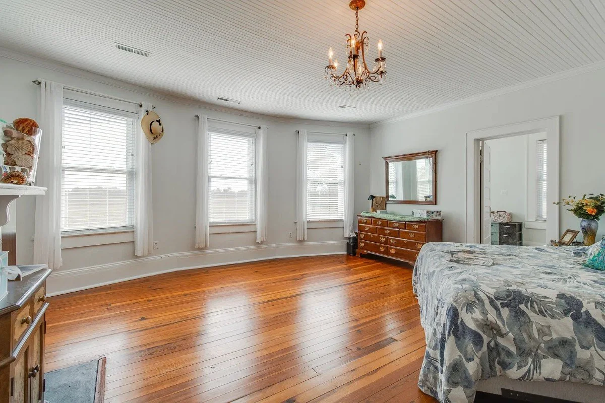 1920 Colonial house Bishopville South Carolina - 27 - bedroom.webp