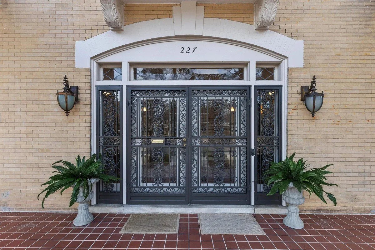 1920 Classical Revival house Memphis Tennessee - 3 - front door.webp