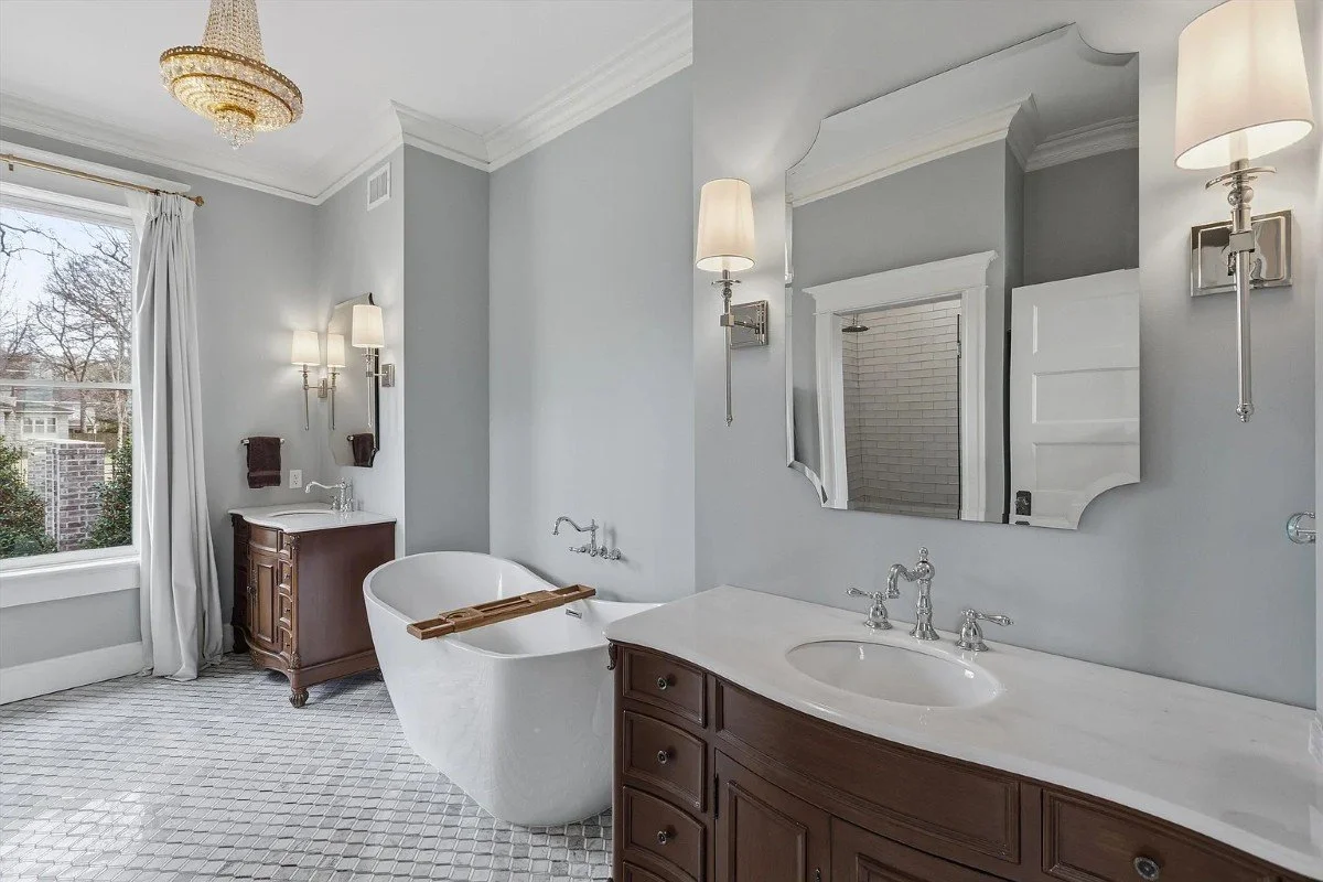 1920 Classical Revival house Memphis Tennessee - 14 - bathroom.webp