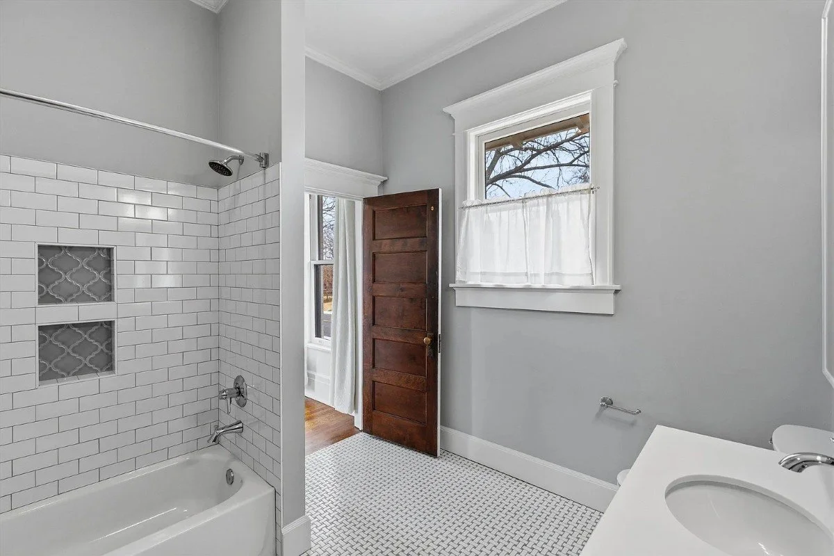 1920 Classical Revival house Memphis Tennessee - 23 - bathroom.webp