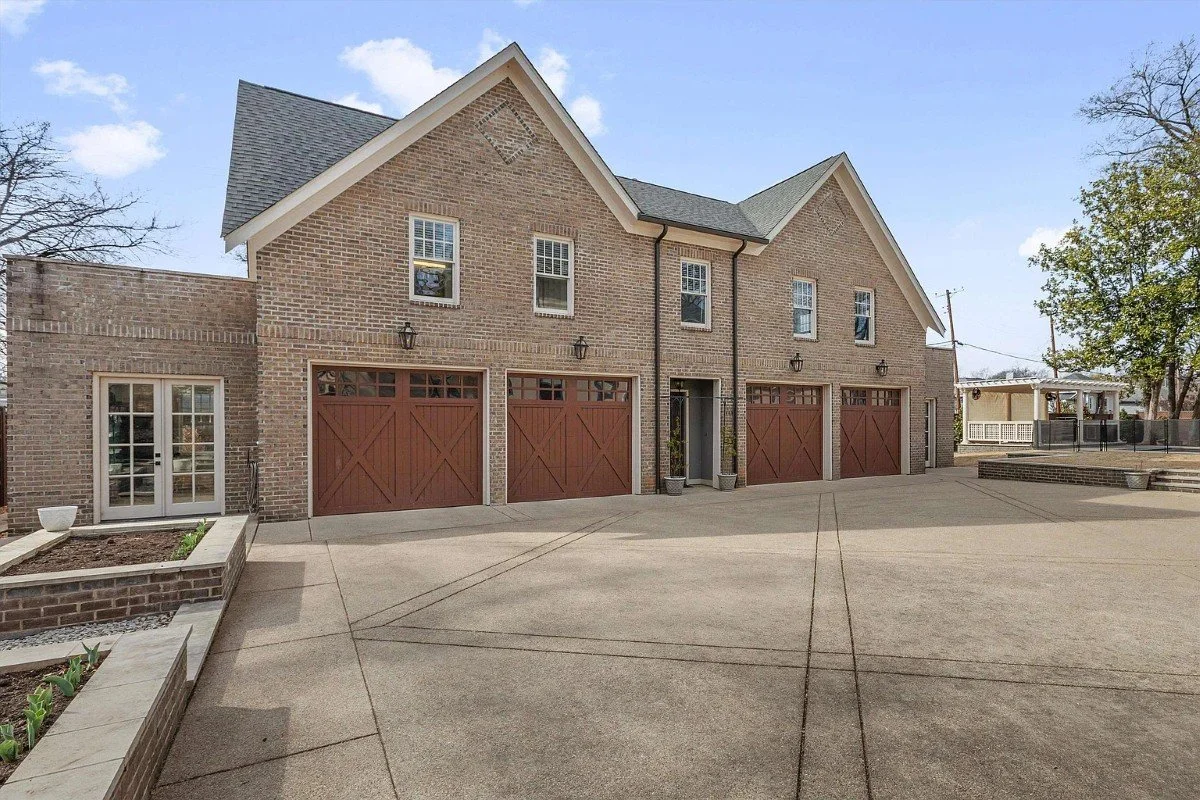 1920 Classical Revival house Memphis Tennessee - 27 - garage.webp