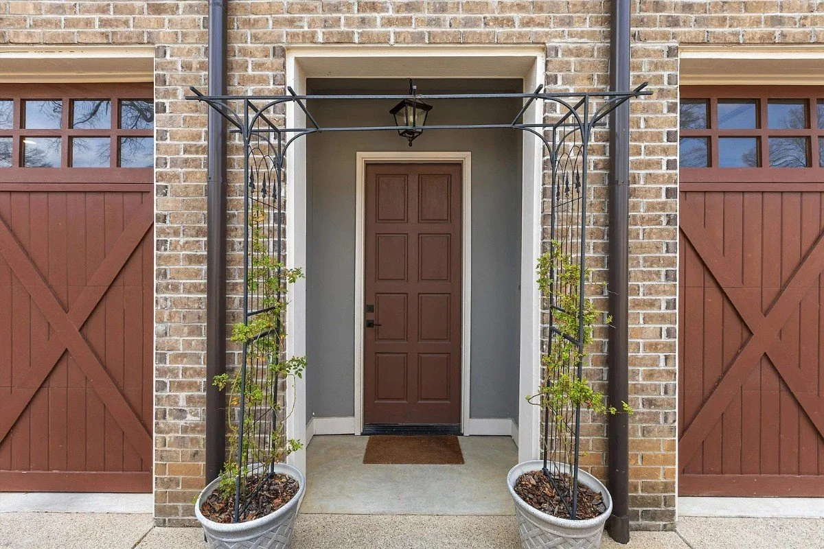 1920 Classical Revival house Memphis Tennessee - 28 - garage.webp