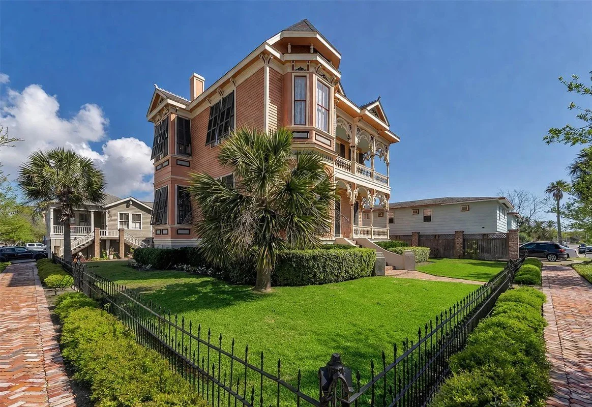 The McKinney McDonald House 1890 Victorian Galveston Texas - 3 - side view.webp