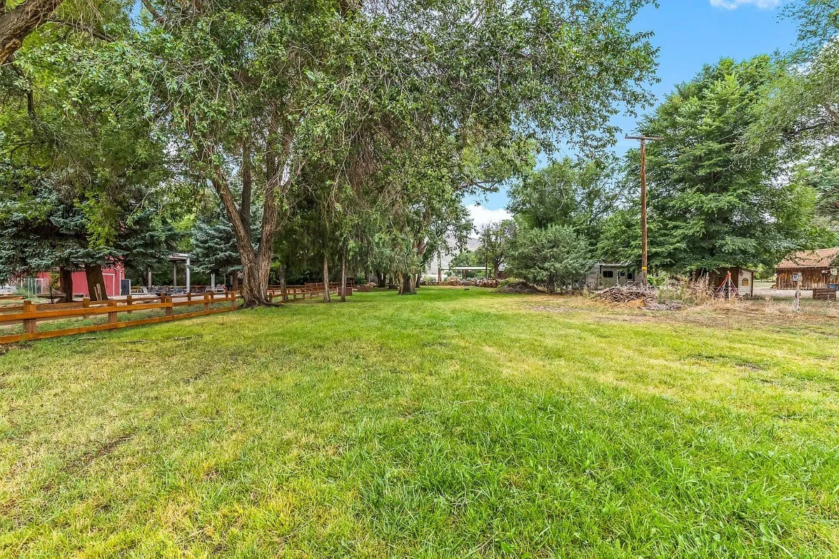 The Historic Junction Courthouse 1903 Edwardian Junction Utah - 8 - backyard.webp