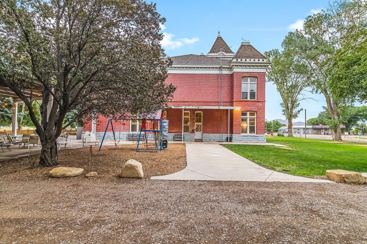 The Historic Junction Courthouse 1903 Edwardian Junction Utah - 21 - backyard.webp