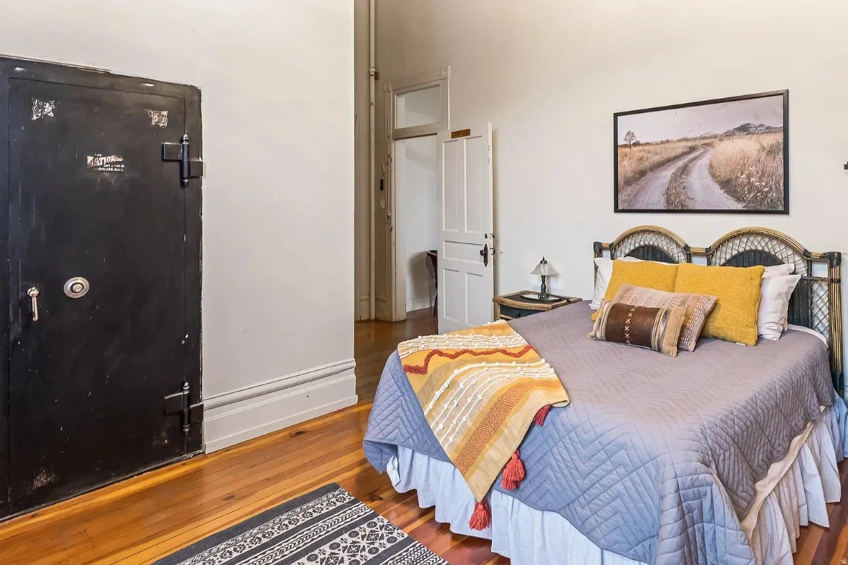 The Historic Junction Courthouse 1903 Edwardian Junction Utah - 37 - bedroom.webp