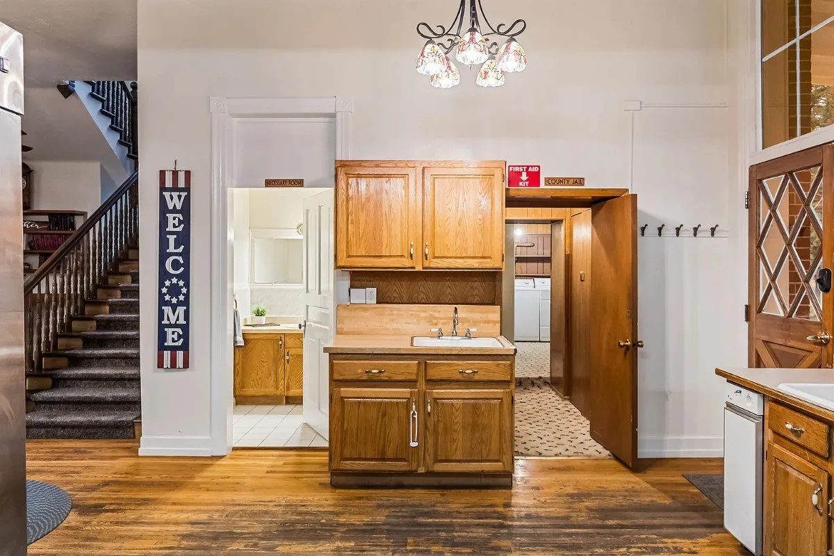 The Historic Junction Courthouse 1903 Edwardian Junction Utah - 66 - kitchen.webp