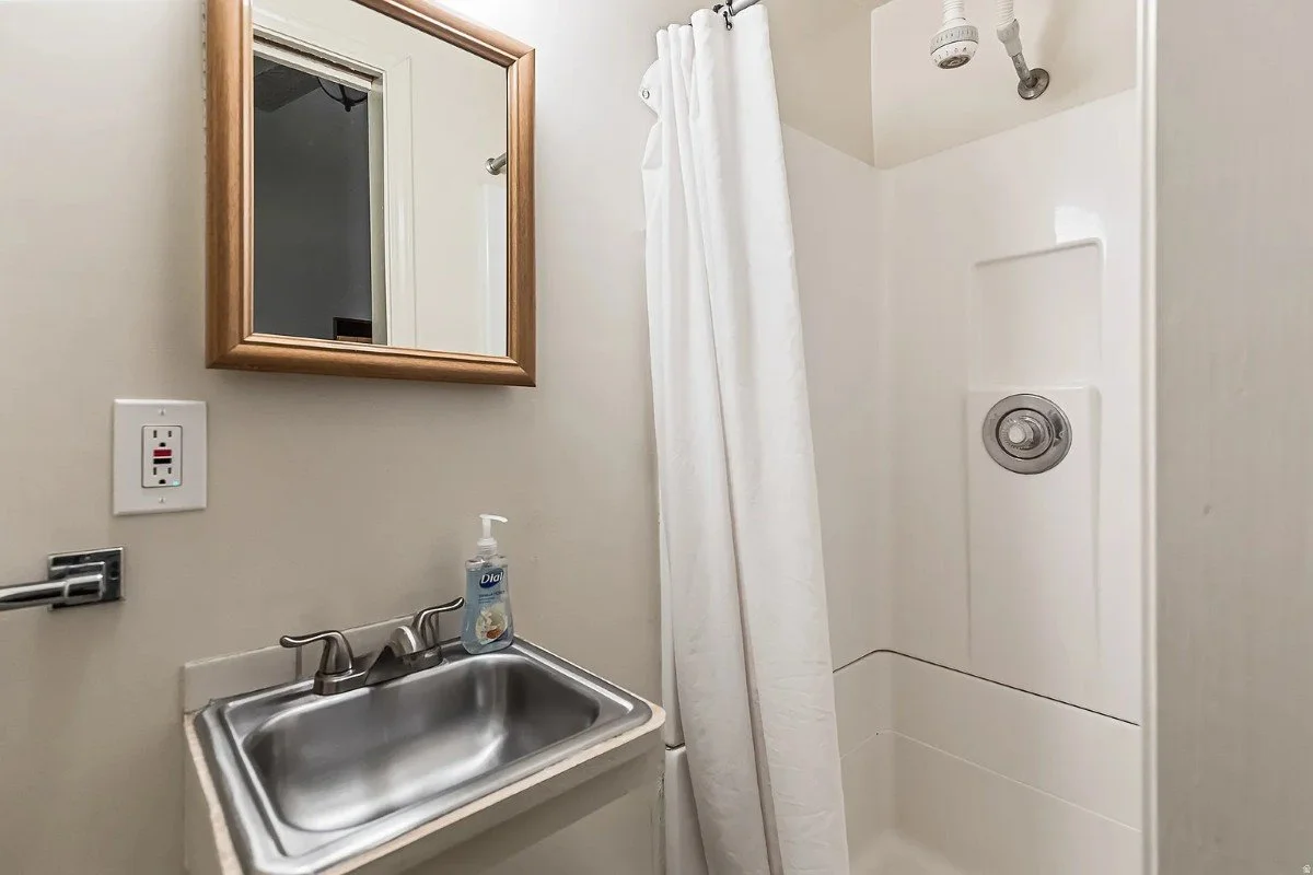 The Historic Junction Courthouse 1903 Edwardian Junction Utah - 77 - bathroom.webp