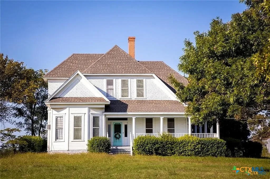 1914 Farmhouse in Moody, Texas - $450k