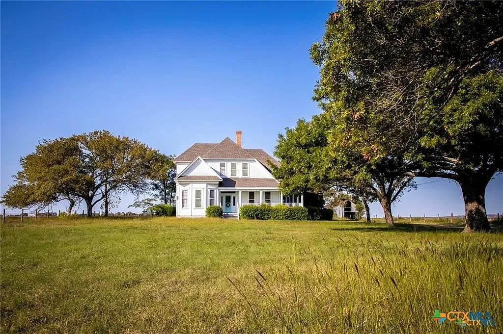 1914 Farmhouse Moody Texas - 2 - front view.webp