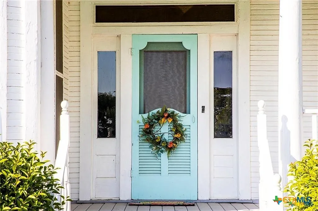 1914 Farmhouse Moody Texas - 9 - door.webp